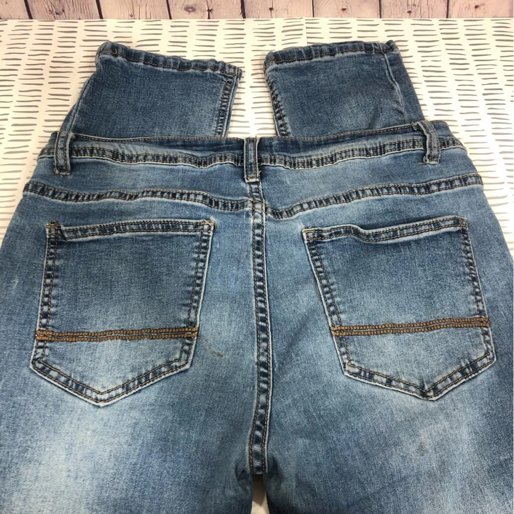 REE planet jeans